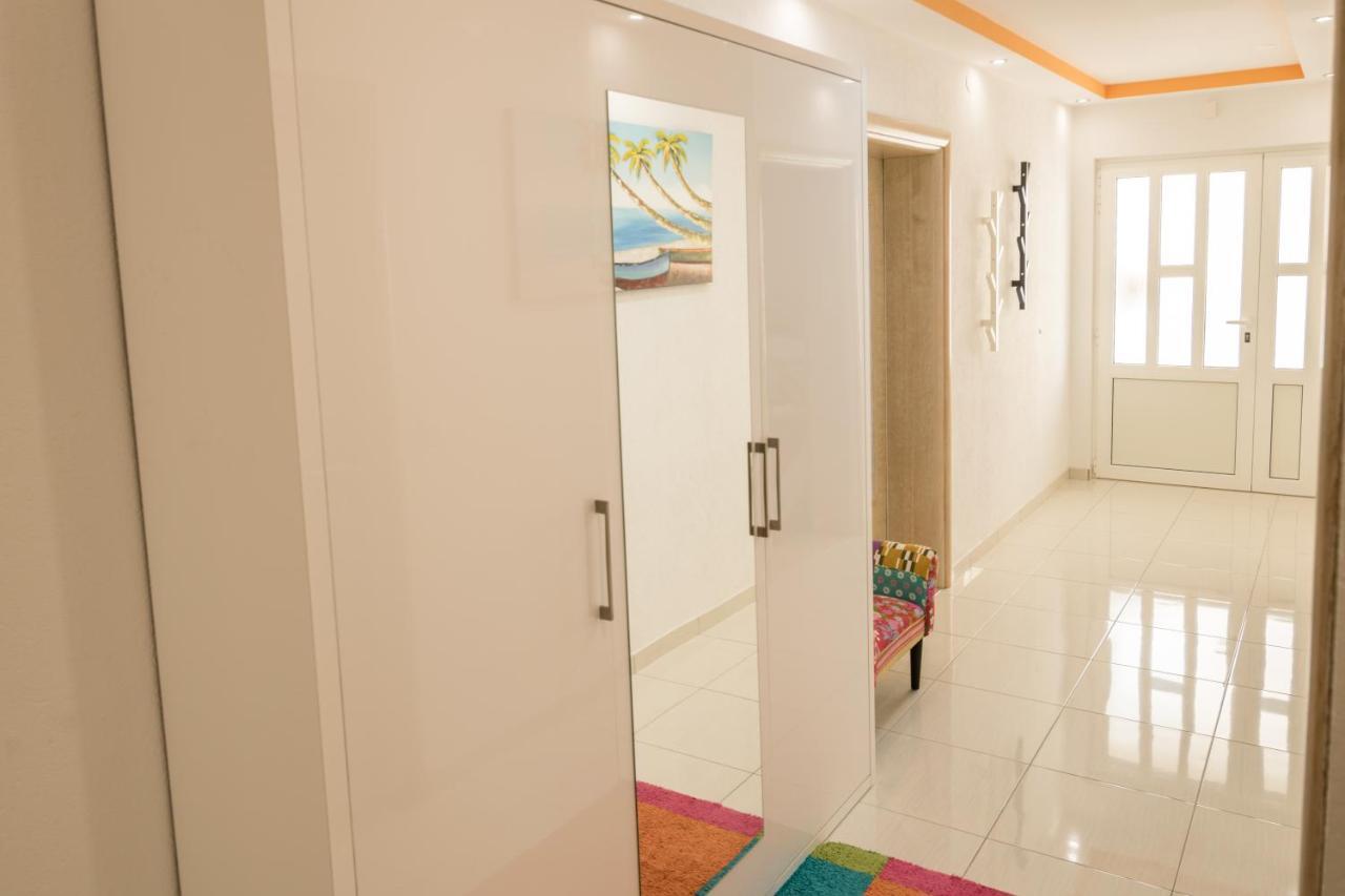 Apartman Petra Lägenhet Makarska Exteriör bild